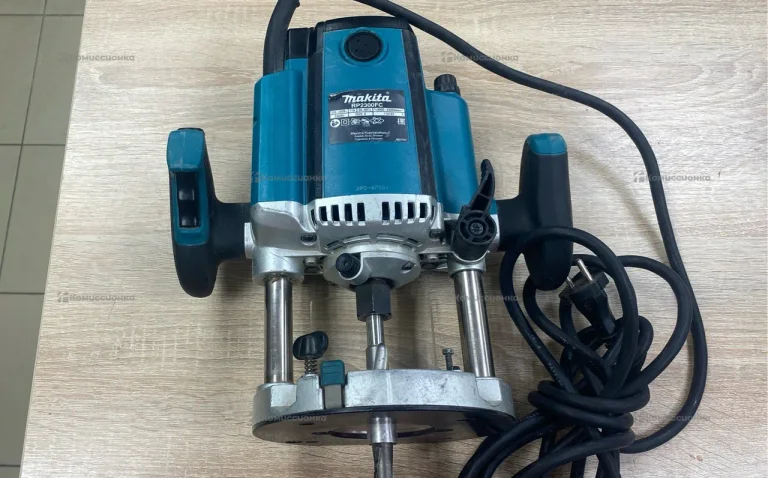 Фрезер makita RP2300FC