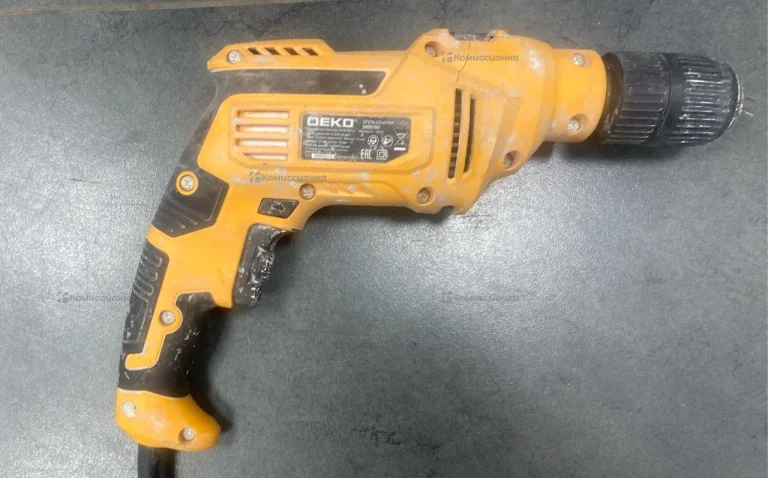 Дрель ударная Deko DKID700.