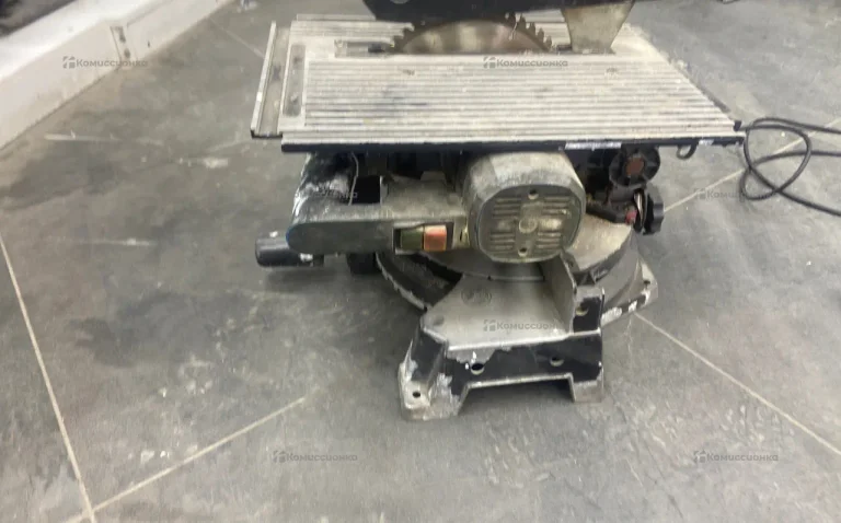 торцовочная пила Калибр птэ-1600/255к