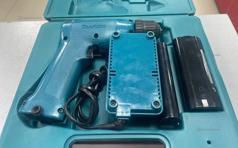 Шуруповерт Makita 6015D