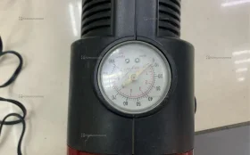 Автомобильный компрессор 300 psi черный