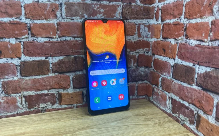 Samsung Galaxy A20 3/32 ГБ