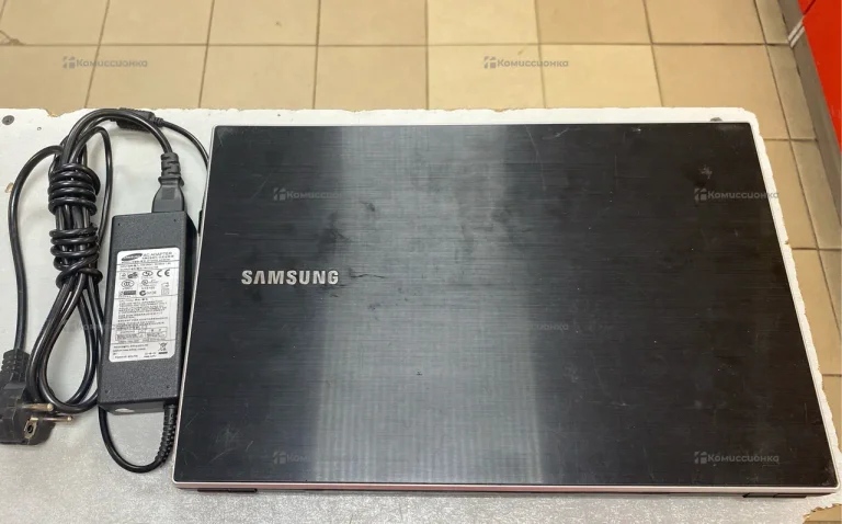 Ноутбук Samsung 305v