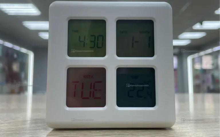 Часы электронные с подставкой для ручек  Flarx