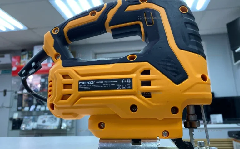 Электролобзик DEKО DKJS900