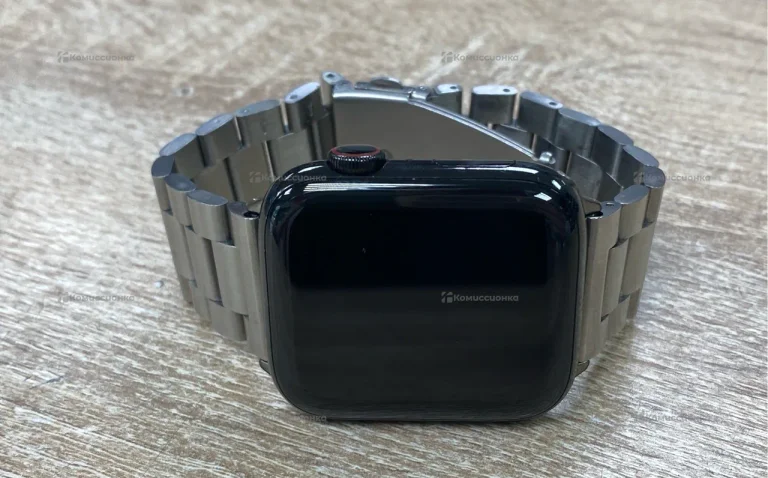Часы  Apple Watch Series 5