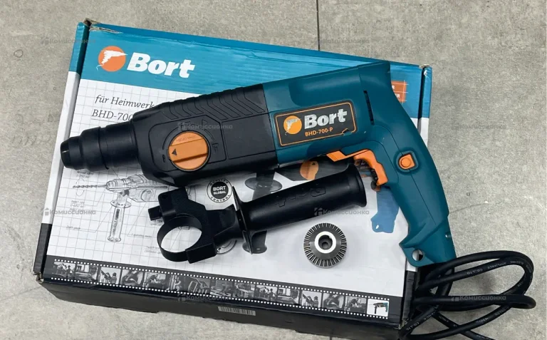 Перфоратор Bort BHD-700