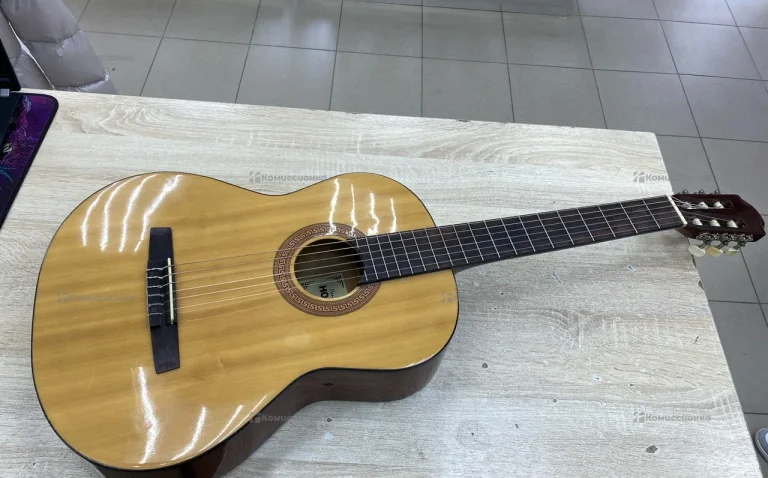 Гитара HOHNER HC06