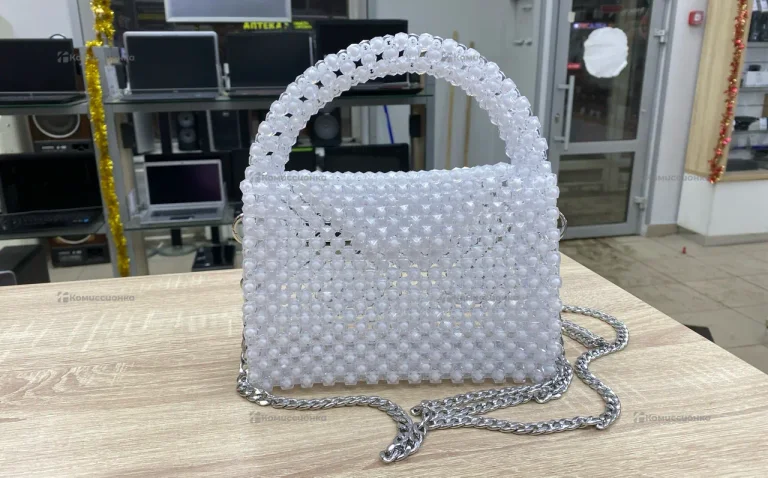 Сумка женская из бусин белая