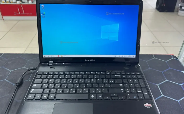 Ноутбук Samsung 355E