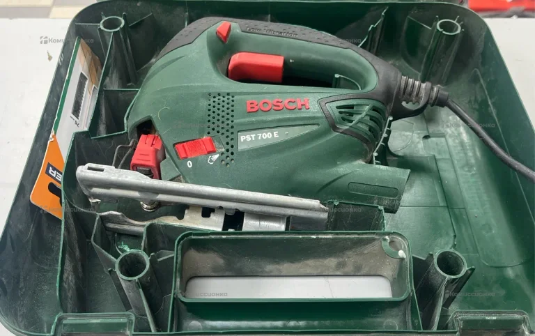 Электролобзик Bosch PST 700 E