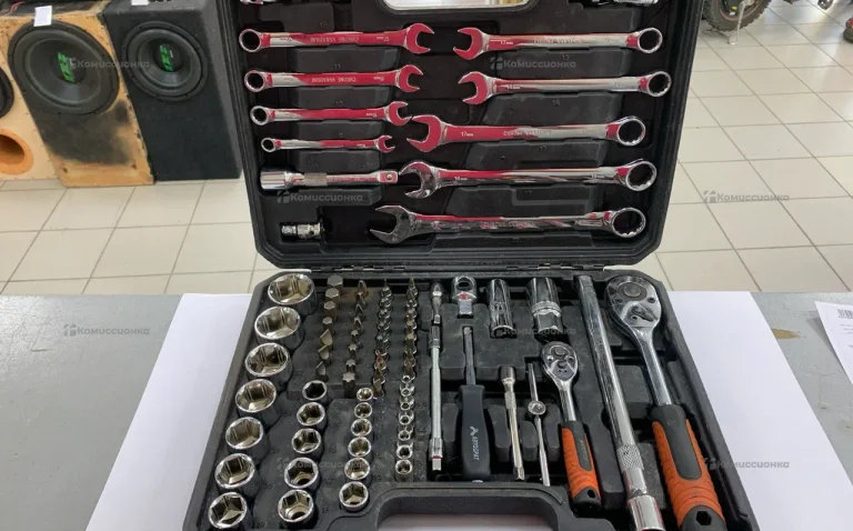 Набор инструментов Автобрат 82