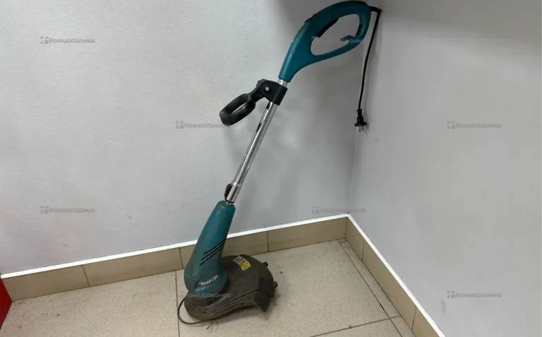 Триммер электрический Makita UR3000