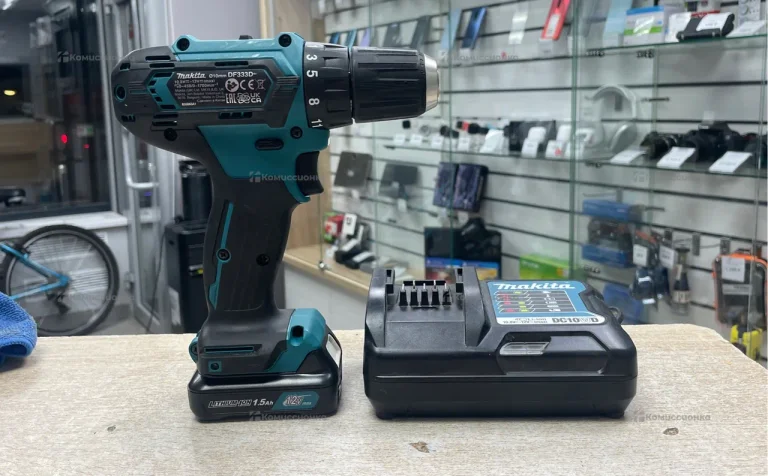 Аккумуляторная дрель-шуруповерт Makita DF333D