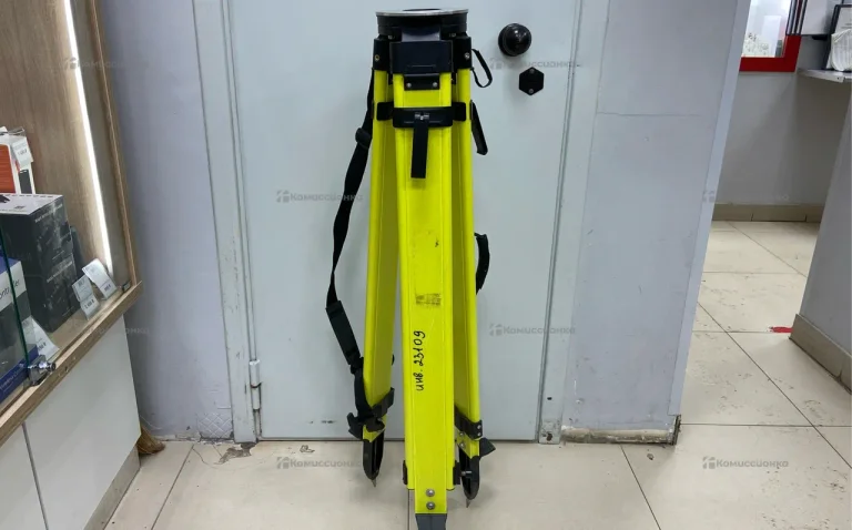 Геодезический штатив