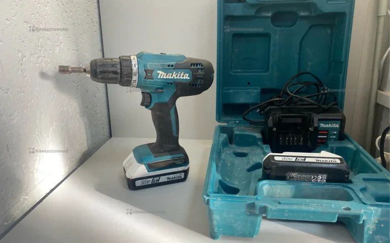 Аккумуляторная дрель-шуруповерт Makita DF488DWE