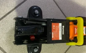 Купить Домкрат Ермак 2т б/у , в Екатеринбург Цена:2500рублей