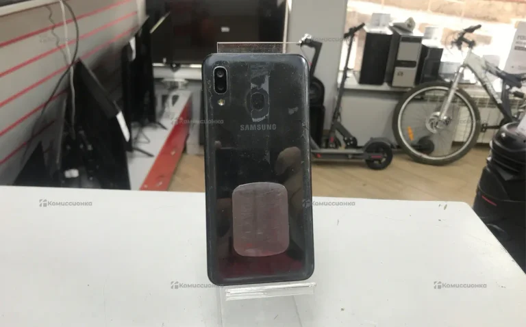 Samsung Galaxy A20 3/32 ГБ