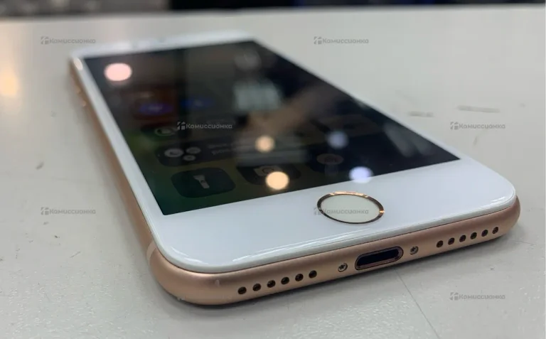 Apple IPhone 8 64 ГБ