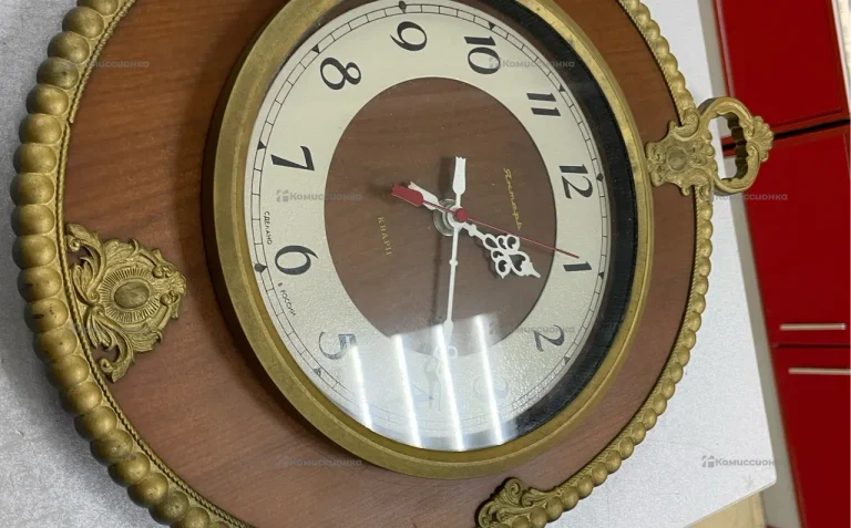 Настенные часы Янтарь