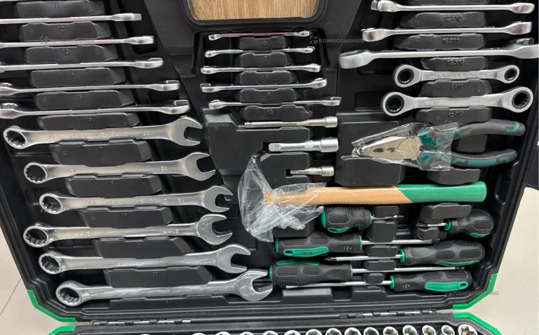 Набор инструментов Professiomal Tools 202 предмета