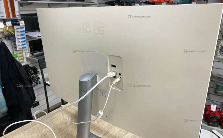 Монитор LG 32UN500