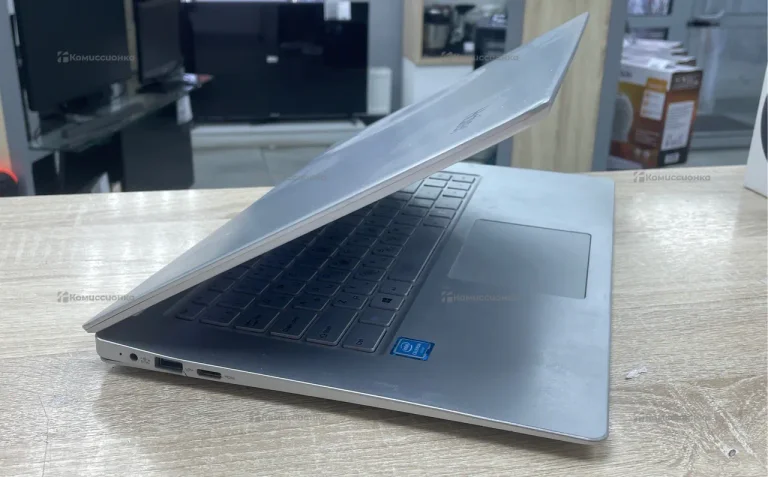 Ноутбук Haier U1500EM