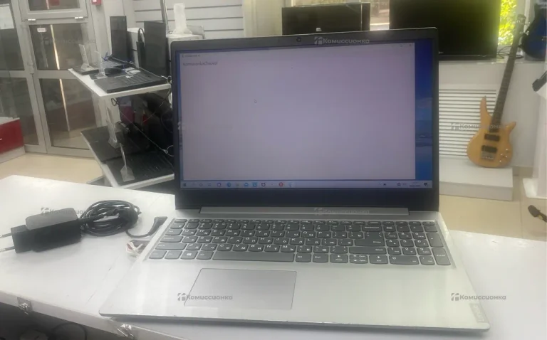 Ноутбук  LENOVO