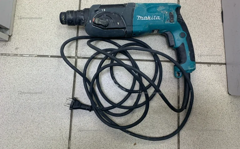 перфоратор Makita hr2470