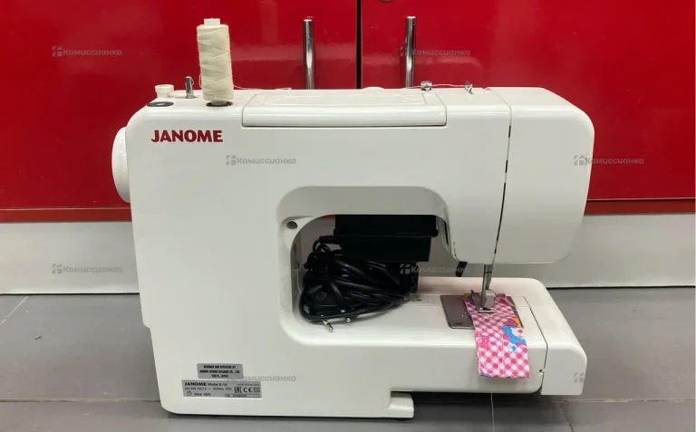 Швейная машина  Janome s-19