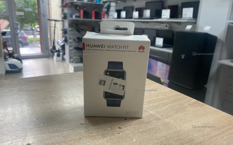 Часы  HUAWEI Watch fit