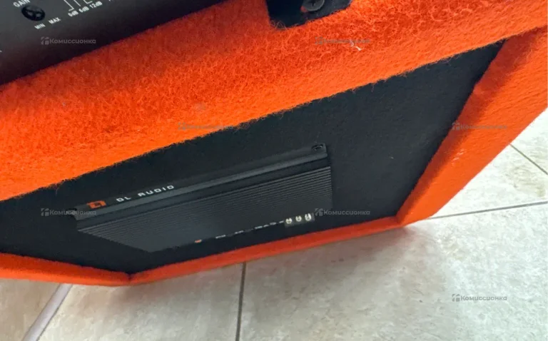 Субвуфер Piranha 12a с усилители Урал Молот