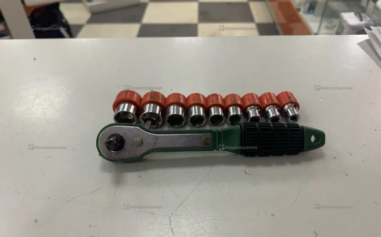 Трещетка зеленая + набор насадок оранж