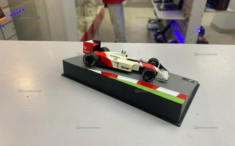 Машинка mclaren mp 4/4