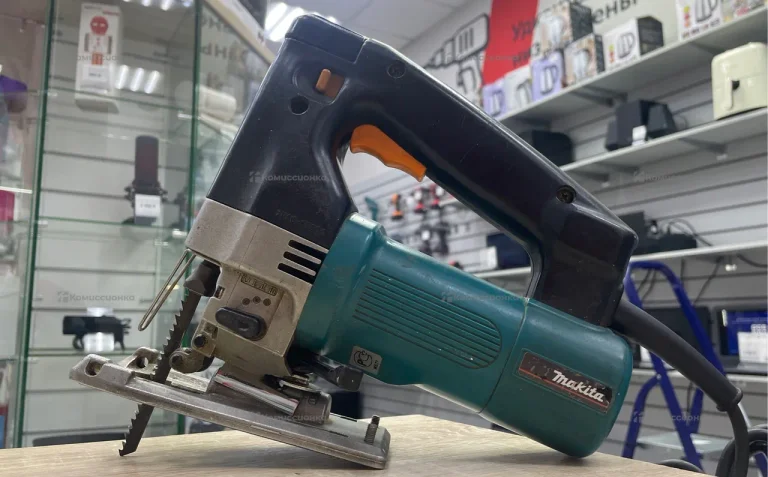 Электролобзик makita 4304T