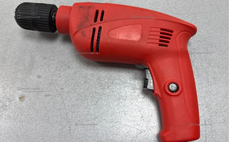 Дрель Красная