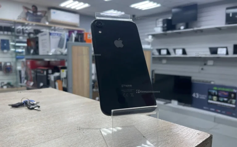 iPHONE XR64