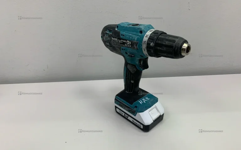 Аккумуляторная дрель-шуруповерт Makita DF488DWE