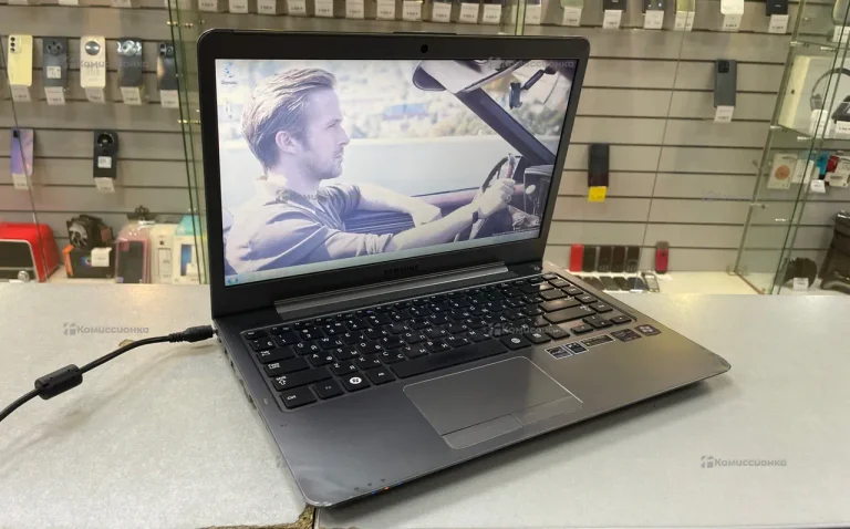 Ноутбук Samsung NP530U4C