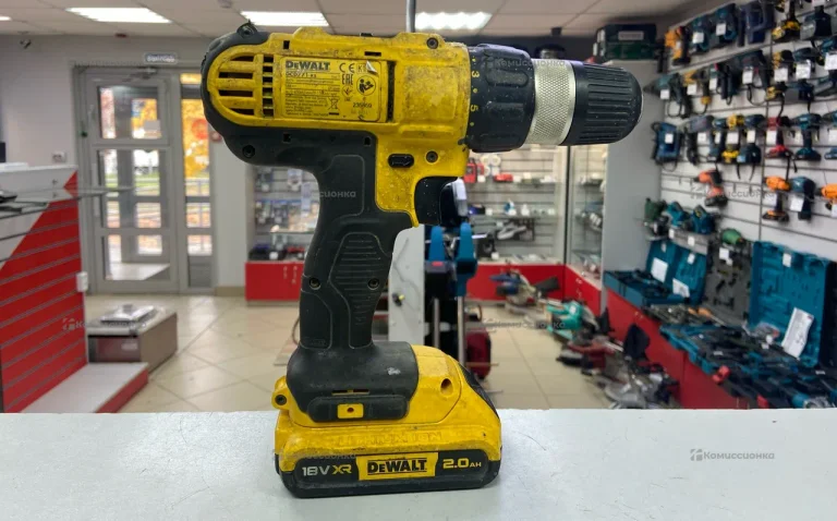 Дрель-шуруповерт dewalt DCD771