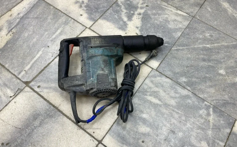 Перфоратор Makita HR 3000C