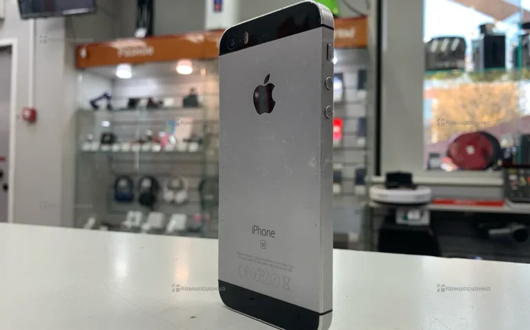 Apple iPhone SE 64Gb