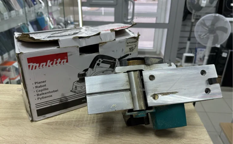 Электрорубанок макита реплика КР0800