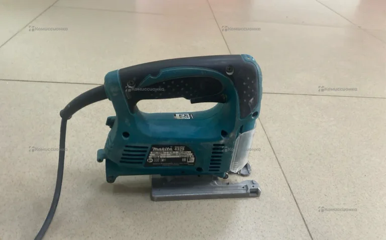 Электро  лобзик Makita 4329