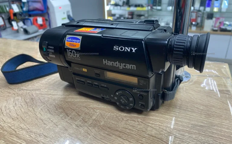 Видеокамера  Sony CCD-TR411E
