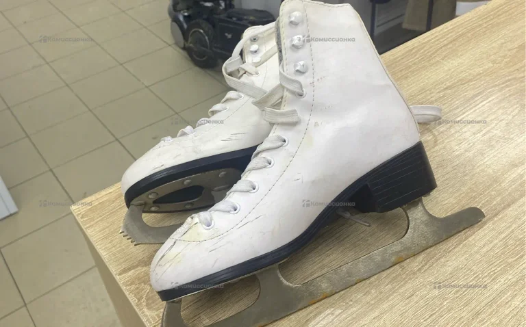 Коньки  фигурные Nicole 38