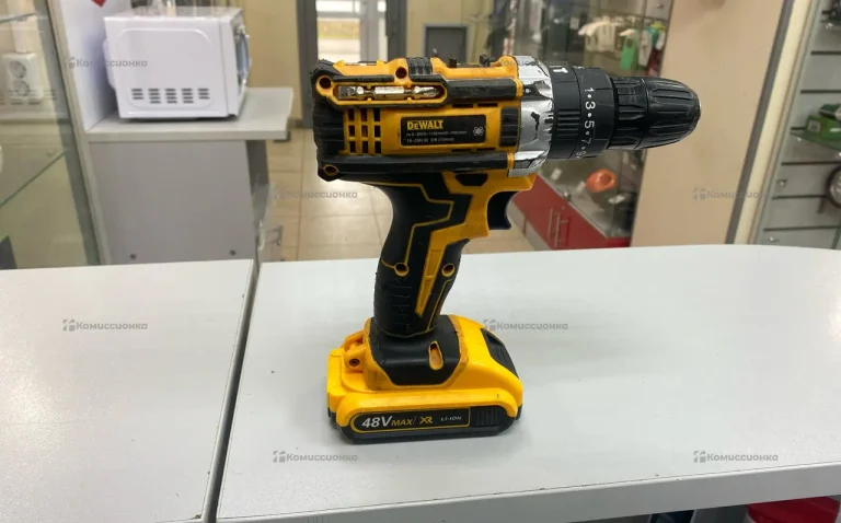 дрель шуруповерт Dewalt реплика.