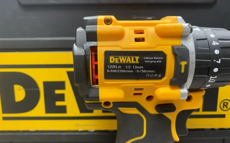 Шуруповерт Dewalt 120N.m