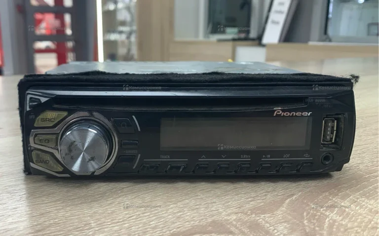 Автомагнитола  PIONEER DEH-1600UBG