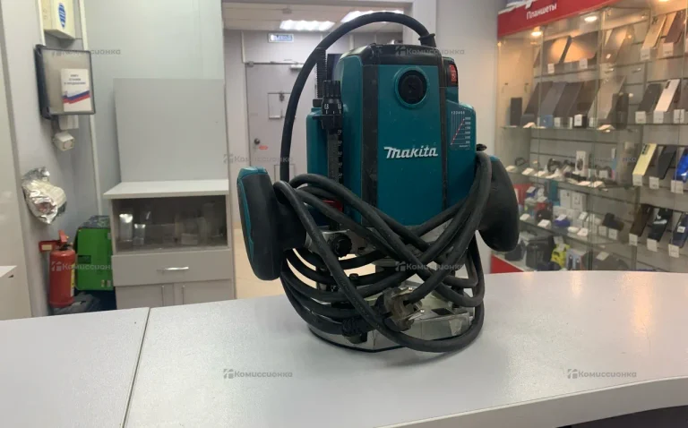 фрезер ручной Makita RP2300FC